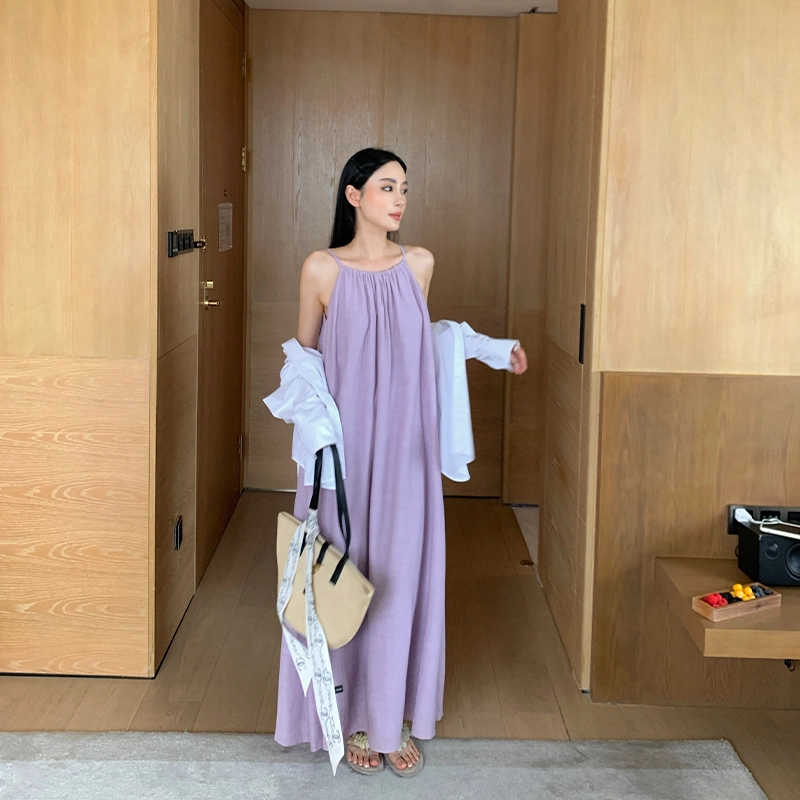 周淼 纯色简约休闲舒适吊带连衣裙 女款