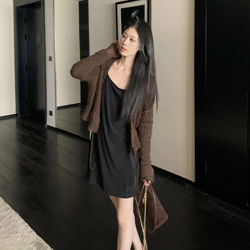 周淼 做旧毛边门襟系带短款纯色宽松针织衫 女款