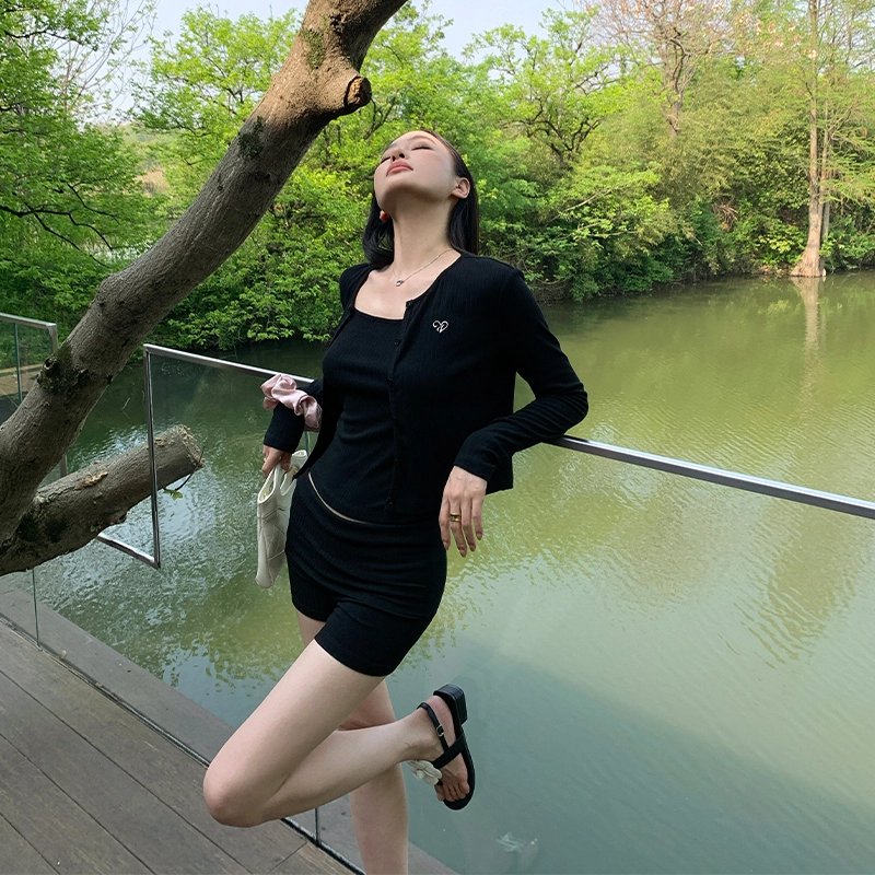 周淼 修身纯色套头吊带 女款