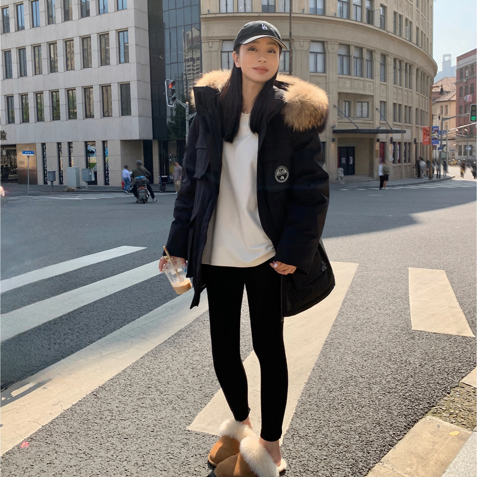 周淼 貉子工装派克加厚连帽外套羽绒服 女款