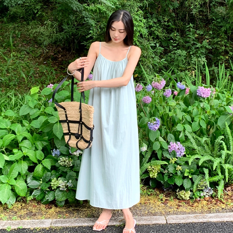 周淼 法式凉感莱赛尔混纺极简宽松吊带长裙 女 夏