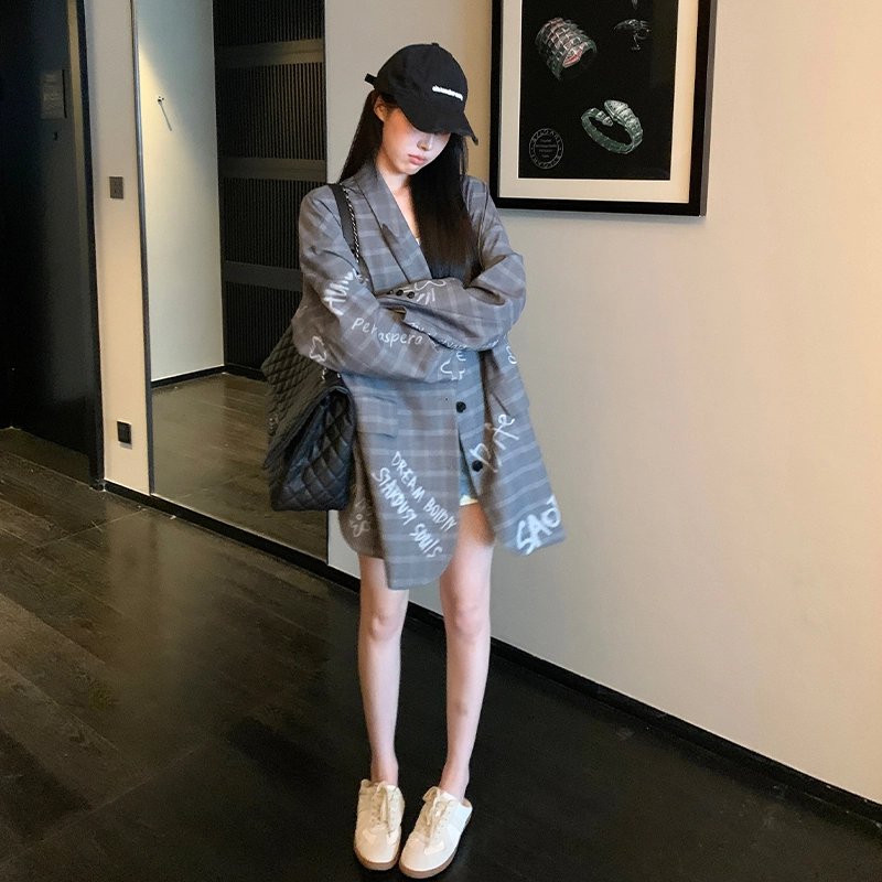 周淼 设计感宽松格子印花休闲西装 女款 格纹灰涂鸦