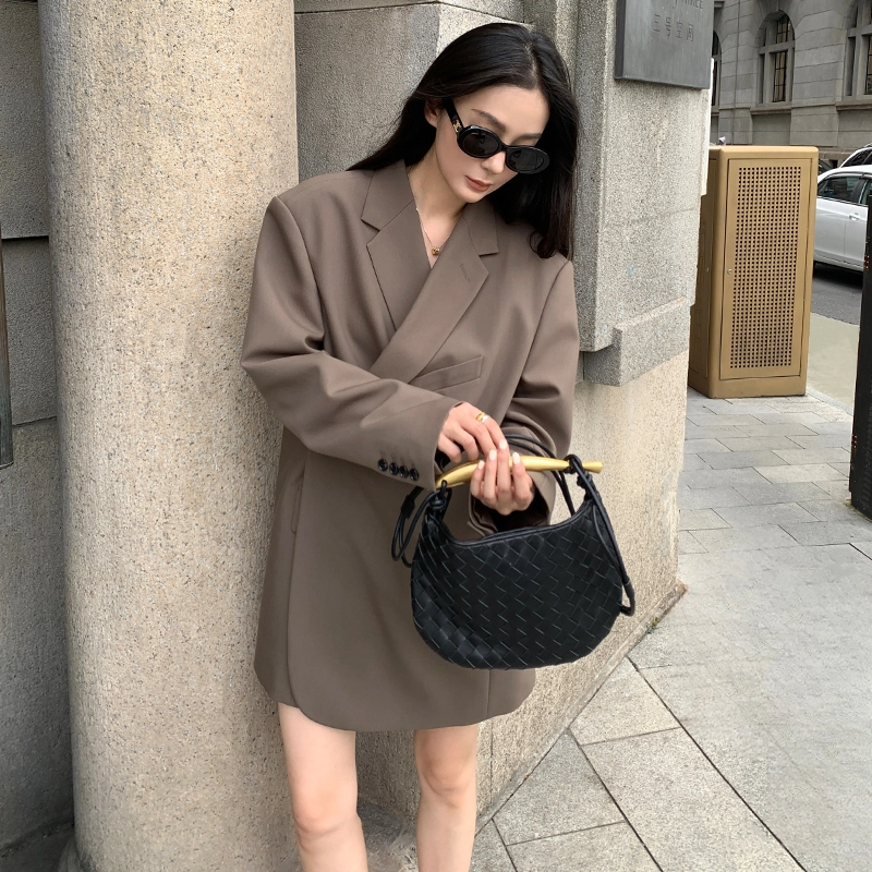 周淼 斜插口袋宽松大廓形斜扣西装外套女设计感休闲西服外套 女款