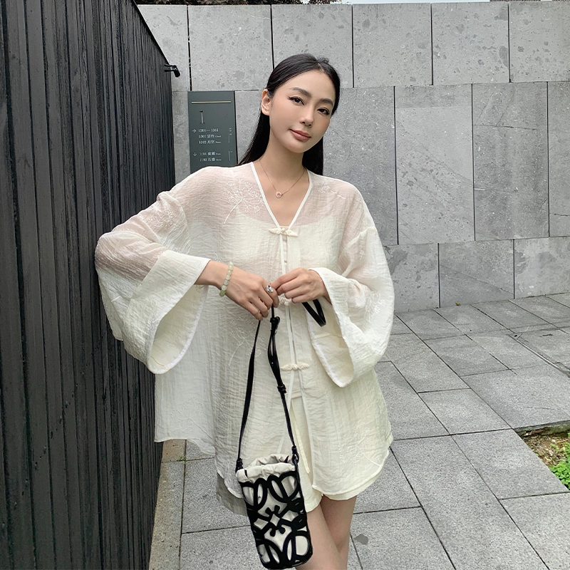周淼 纯色高腰宽松休闲短裤 女款