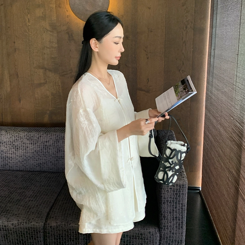 周淼 纯色高腰宽松休闲短裤 女款