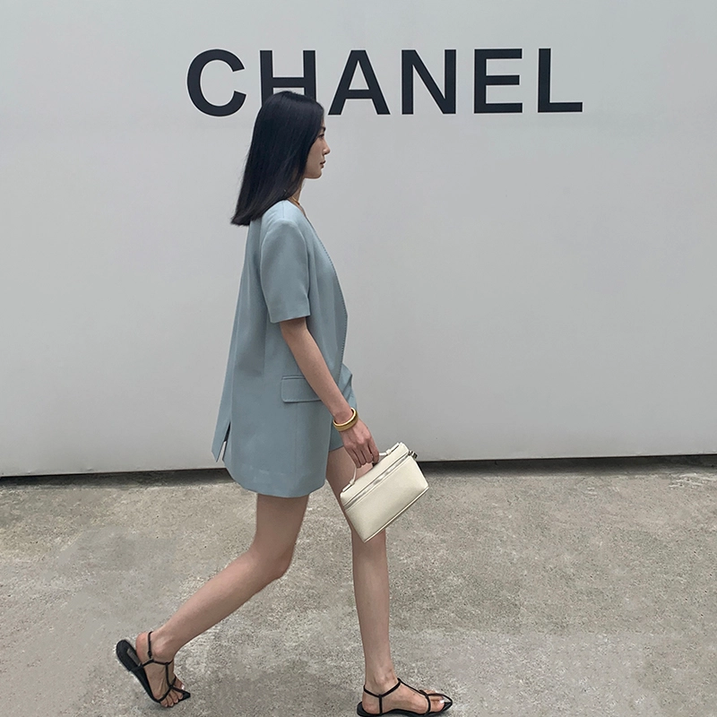 周淼 清凉麻感无领垫肩休闲西装 女款