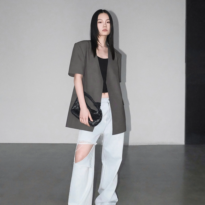 周淼 清凉麻感无领垫肩休闲西装 女款