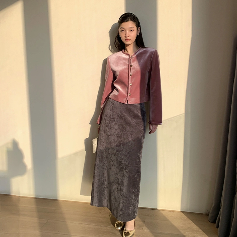 周淼 纯色圆领正肩单排扣直筒绒感外套 女款