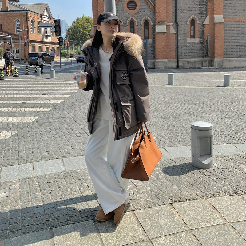 周淼 貉子工装派克加厚连帽外套羽绒服 女款