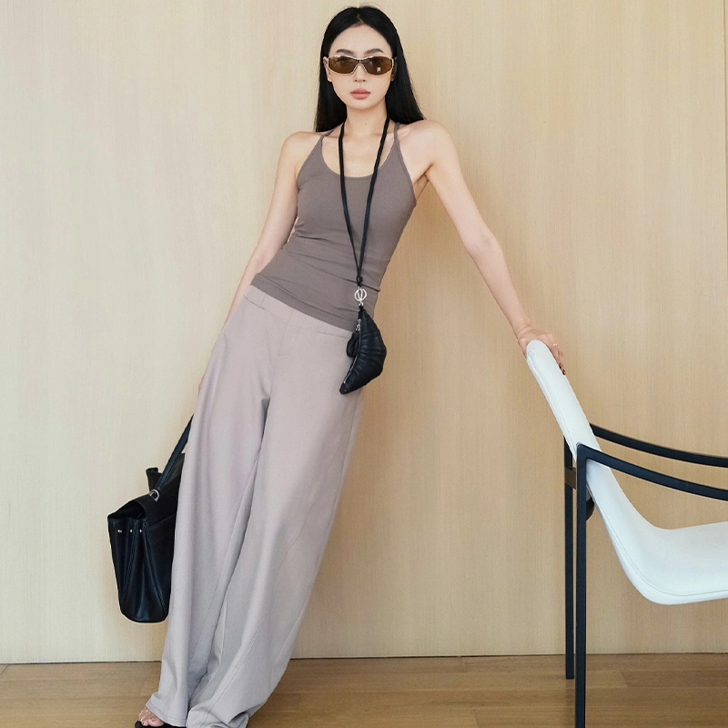 周淼 纯色前片斜向分割宽松阔腿西装休闲裤 女款