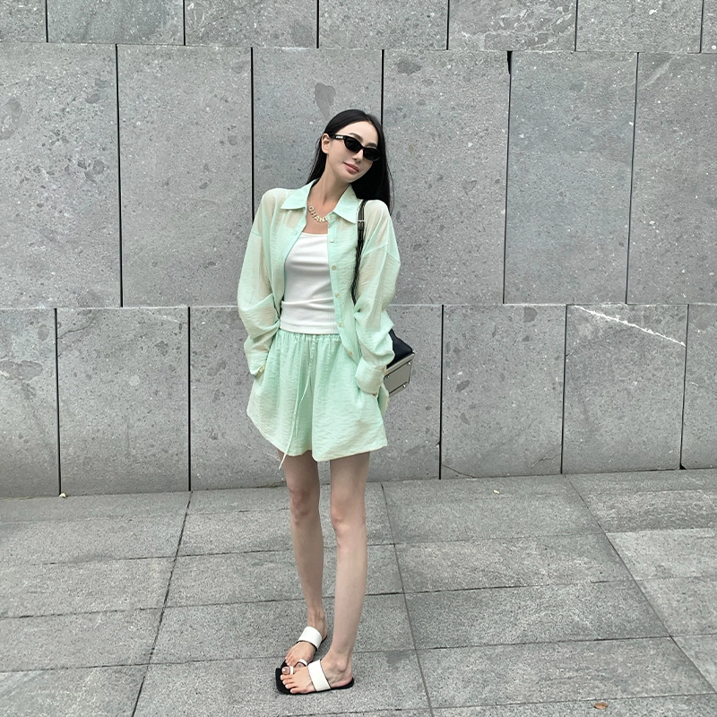 周淼 纯色高腰宽松休闲短裤 女款