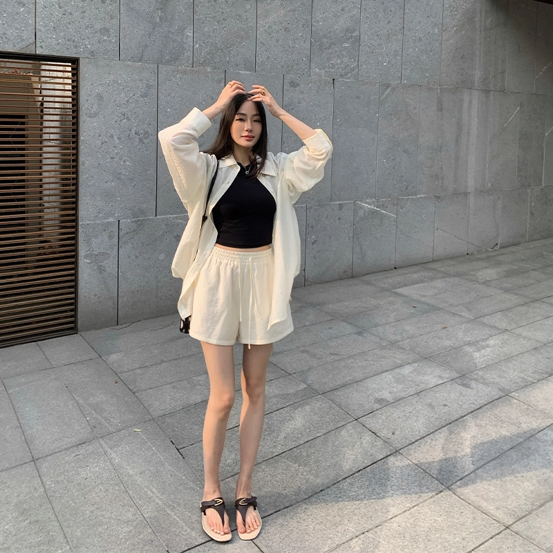 周淼 纯色高腰宽松休闲短裤 女款
