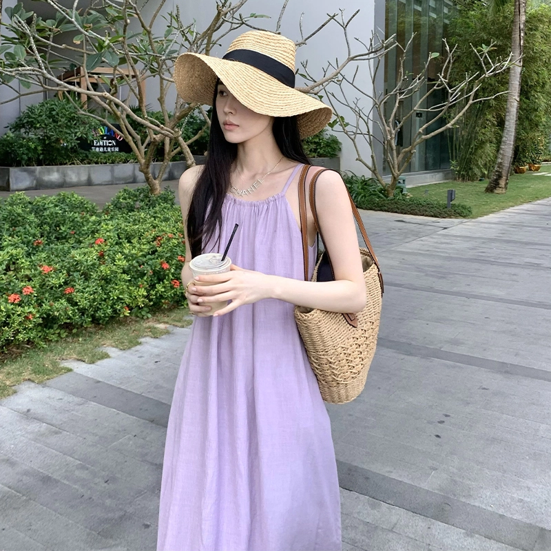 周淼 纯色简约休闲舒适吊带连衣裙 女款