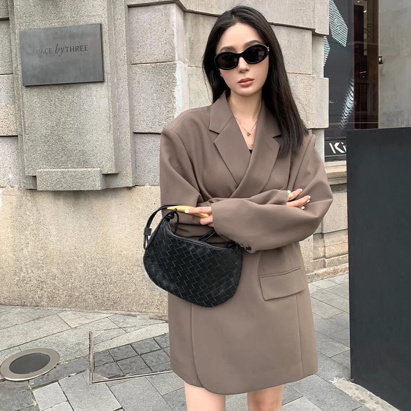 周淼 斜插口袋宽松大廓形斜扣西装外套女设计感休闲西服外套 女款