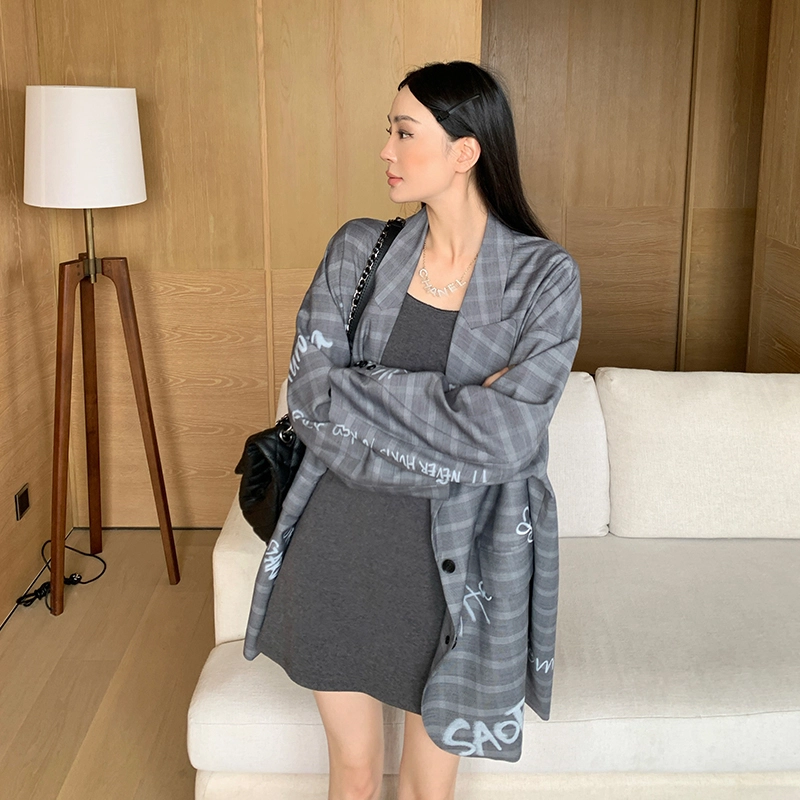 周淼 设计感宽松格子印花休闲西装 女款 格纹灰涂鸦