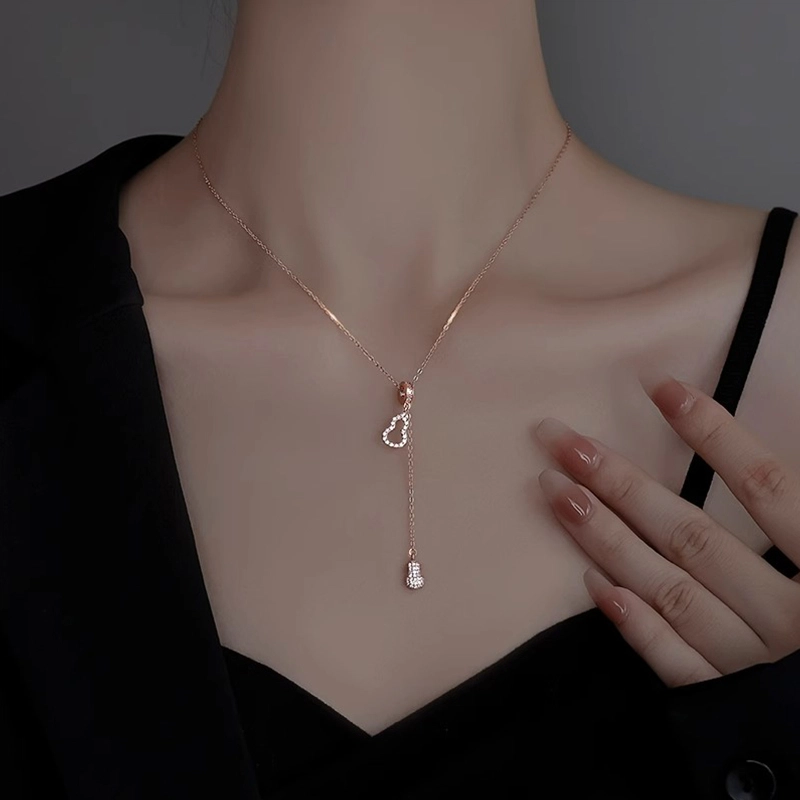 925