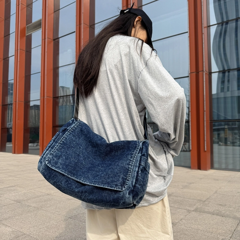 日系原宿复古时尚简约潮流 纯色百搭 牛仔布 斜挎包 男女同款情侣款 蓝色/黑色