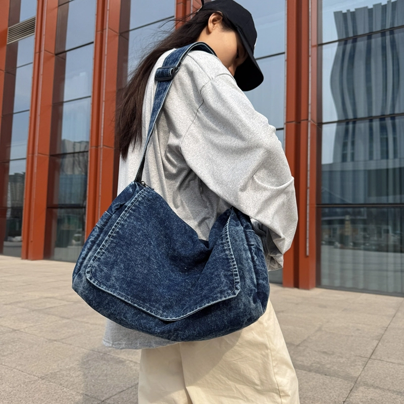 日系原宿复古时尚简约潮流 纯色百搭 牛仔布 斜挎包 男女同款情侣款 蓝色/黑色