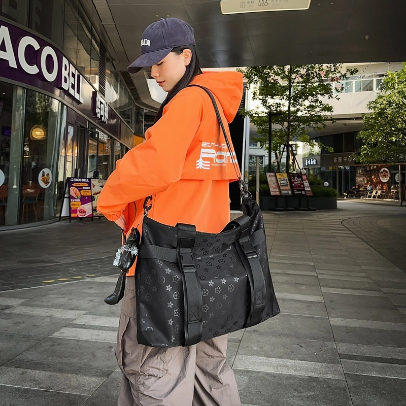 笛贝嘉 港风简约纯色旅行斜挎包休闲运动防水 尼龙 手提包 男女同款情侣款 多色