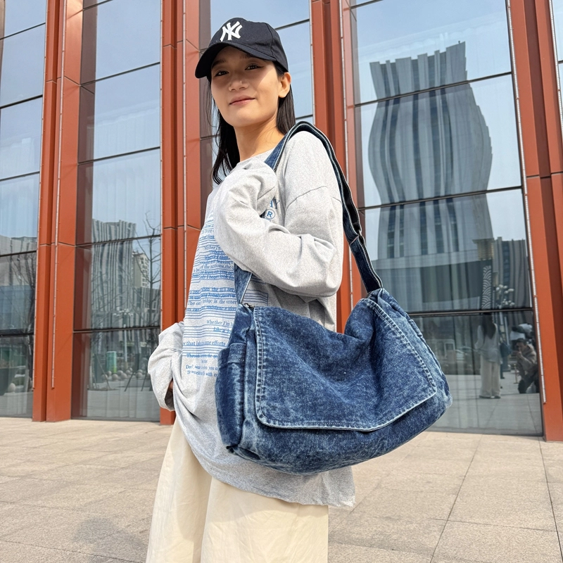 日系原宿复古时尚简约潮流 纯色百搭 牛仔布 斜挎包 男女同款情侣款 蓝色/黑色