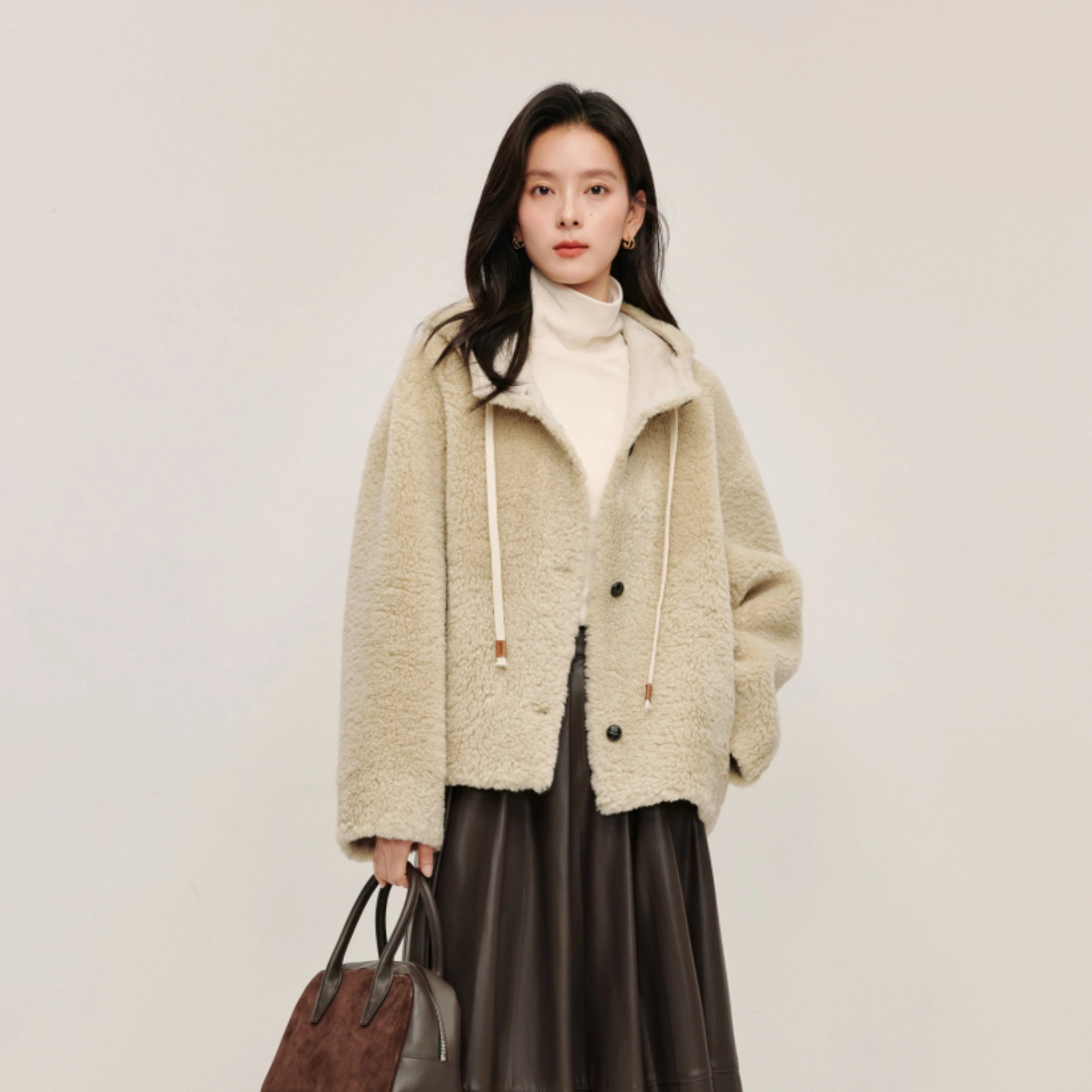 茵曼 复古连帽皮毛一体加厚长袖截短外套 女款 杏色