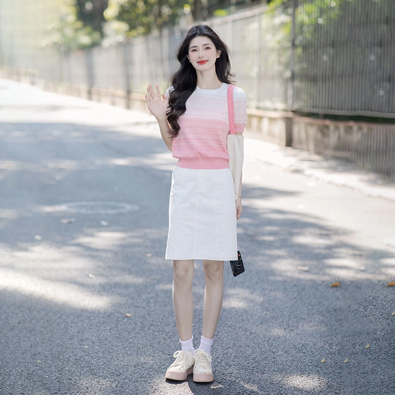 茵曼 拼色彩虹小花条纹圆领套头短袖针织衫 女款 粉色