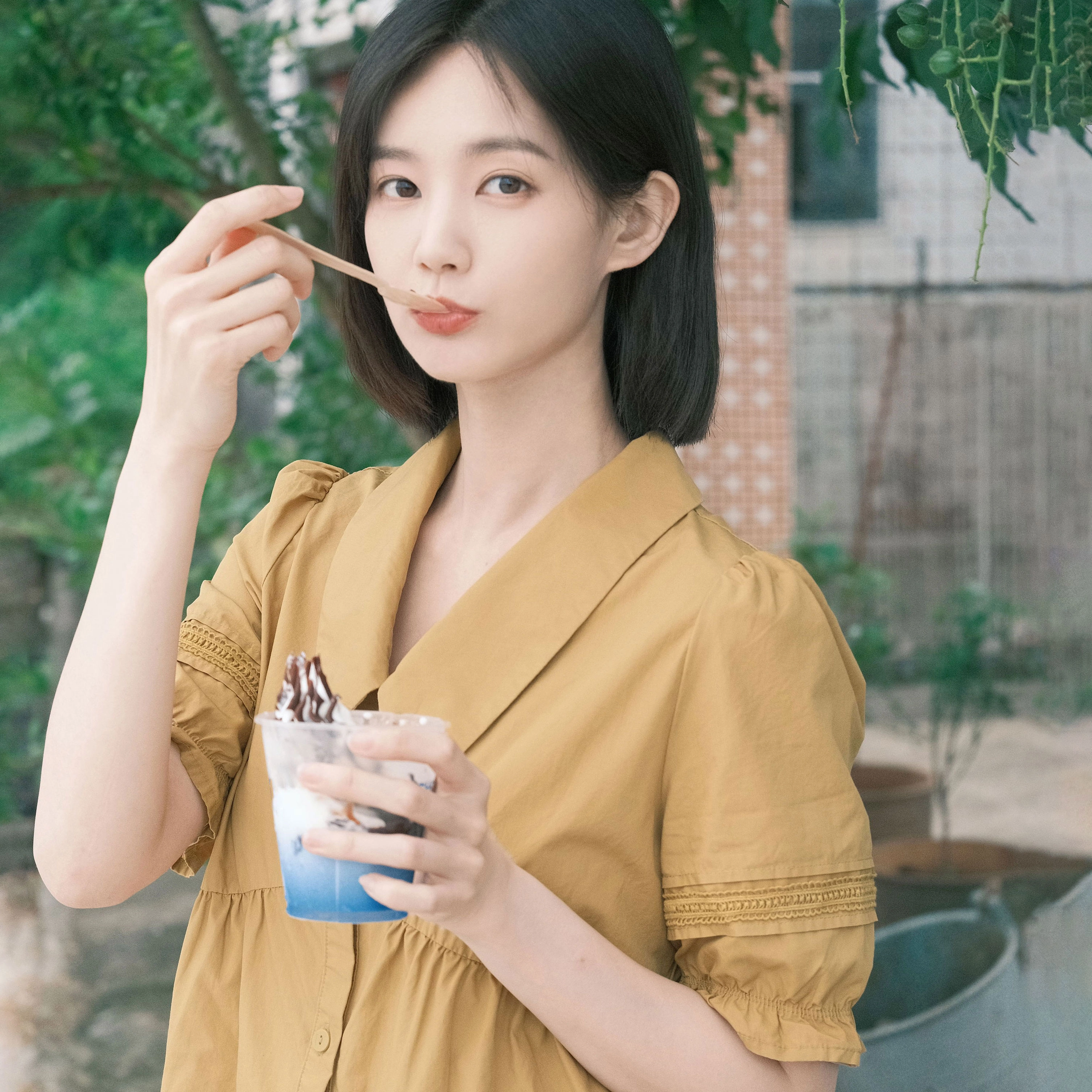 茵曼 【含礼盒装】纯色显瘦翻领泡泡袖短款衬衫连衣裙 女款  小个子显瘦 夏季