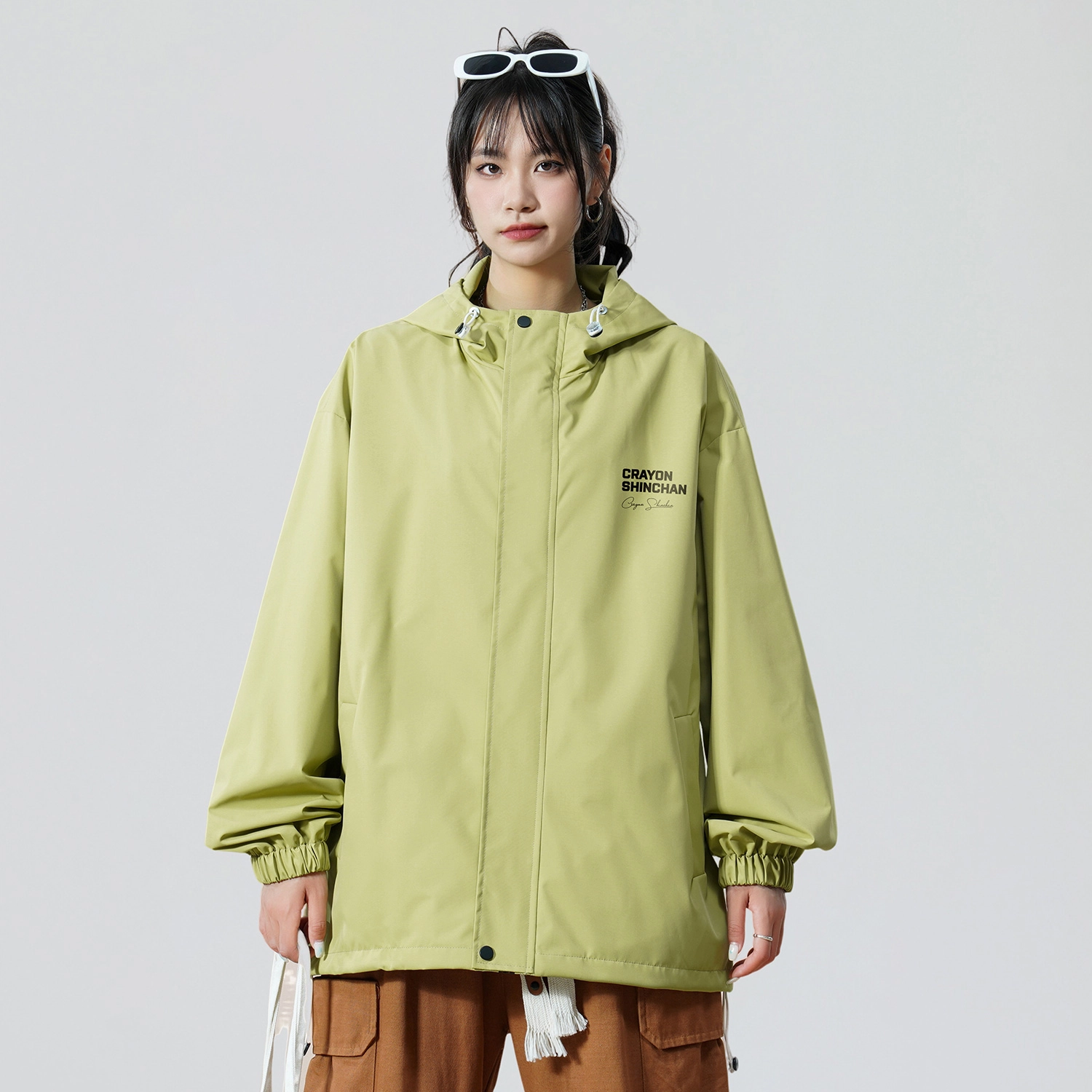蜡笔小新 山系户外防水防风卡通比耶小新字母印花休闲宽松连帽夹克外套 男女同款