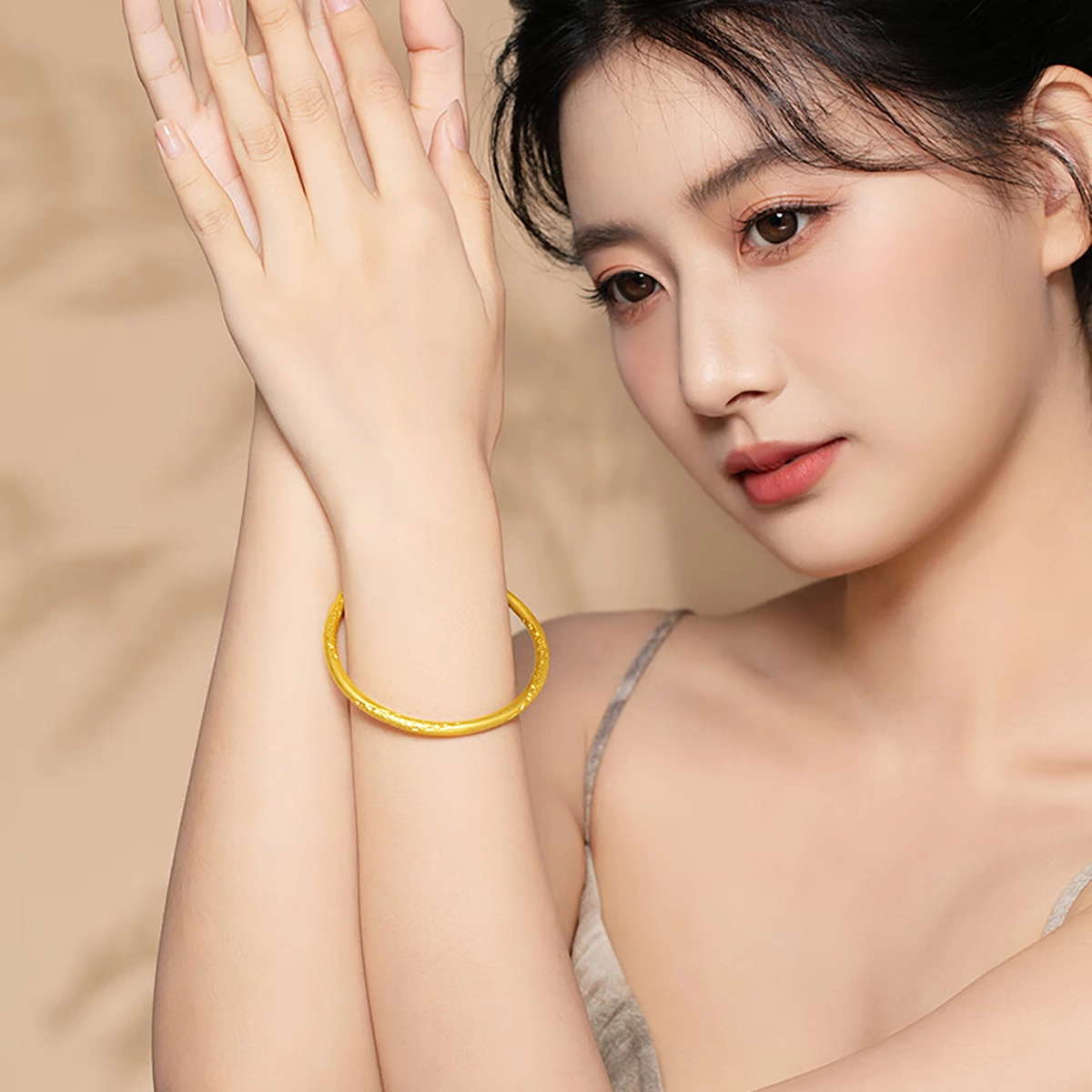 老庙 莫比乌斯卷草纹素圈金镯子老婆妈妈 足金 按克计价 手镯 女款