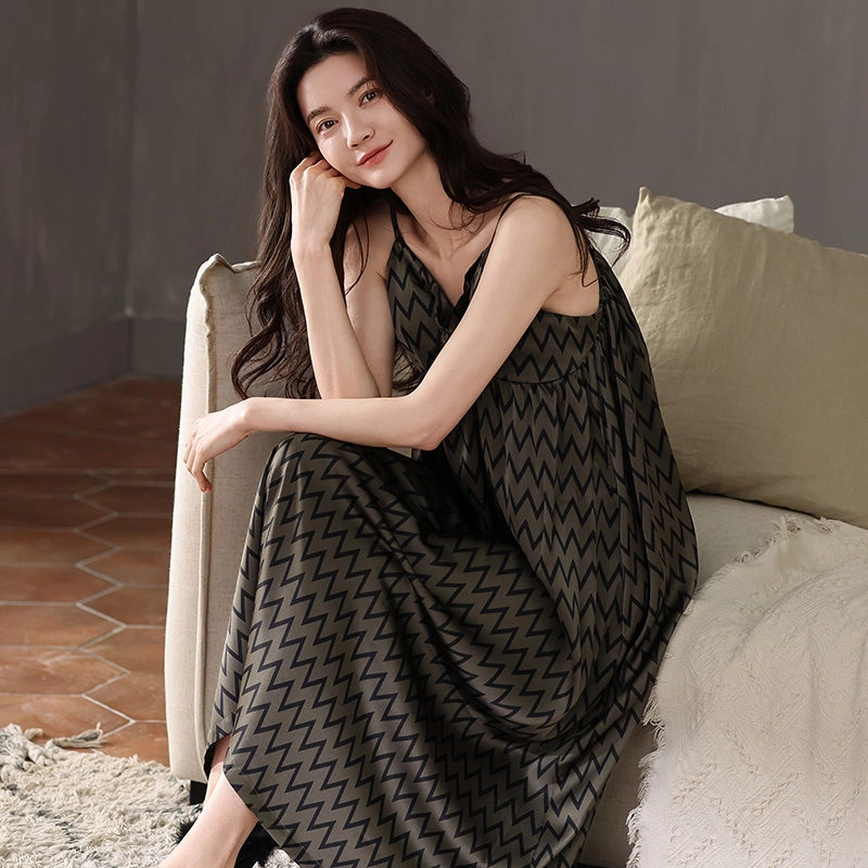 俏薇妮 柔软简约冰丝时尚波浪纹高级感带胸垫无袖吊带家居服舒适透气休闲凉感可外穿睡裙 女款 深灰色