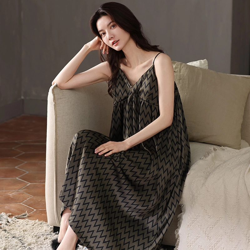 俏薇妮 柔软简约冰丝时尚波浪纹高级感带胸垫无袖吊带家居服舒适透气休闲凉感可外穿睡裙 女款 深灰色