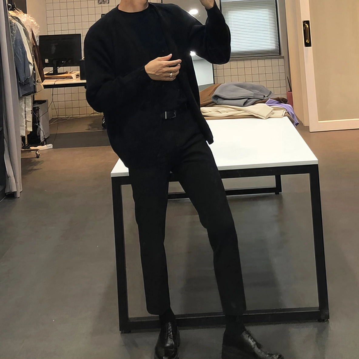 V