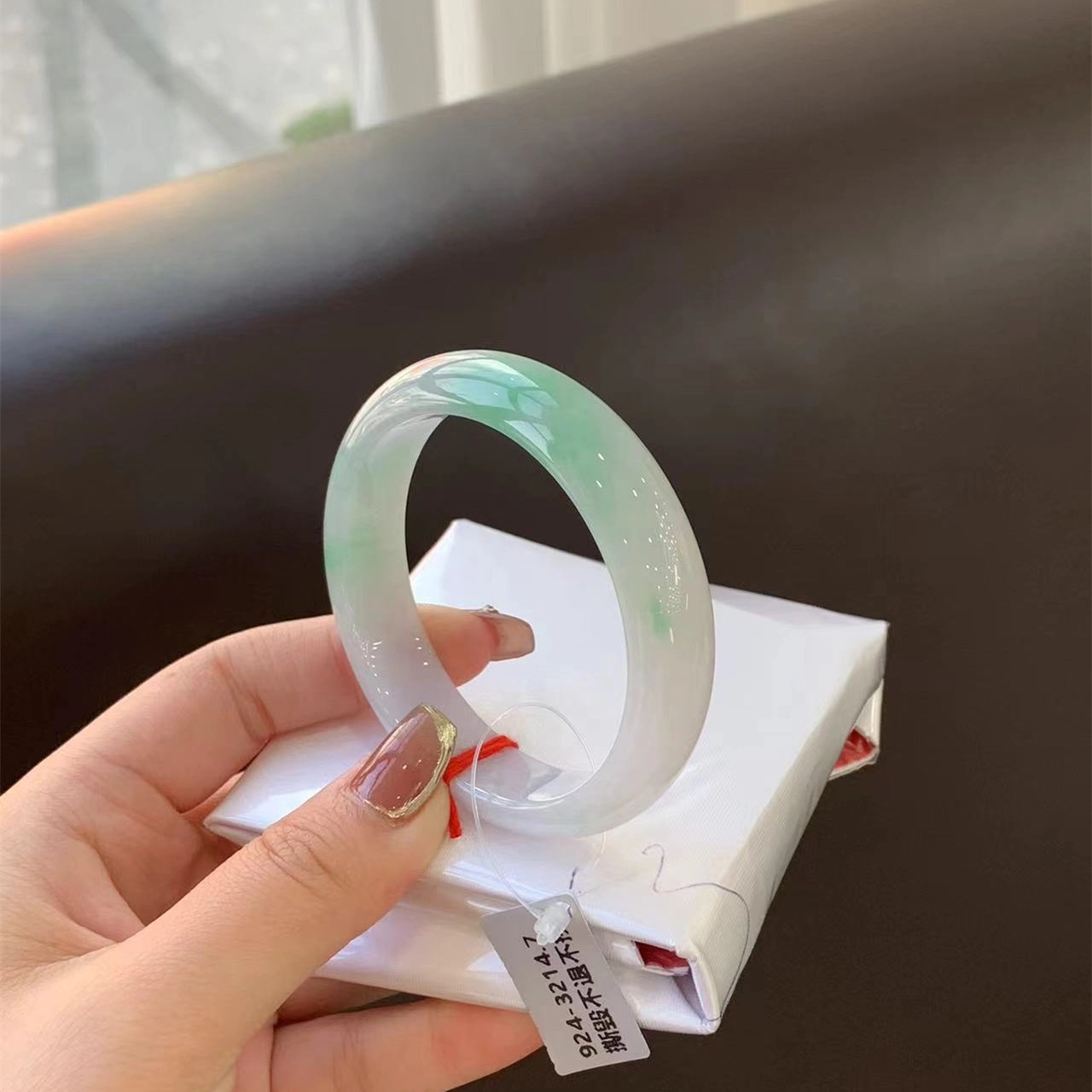 翠亨祥 新中式 国潮国风 温润款正圈 白底青 糯种 翡翠手镯 女