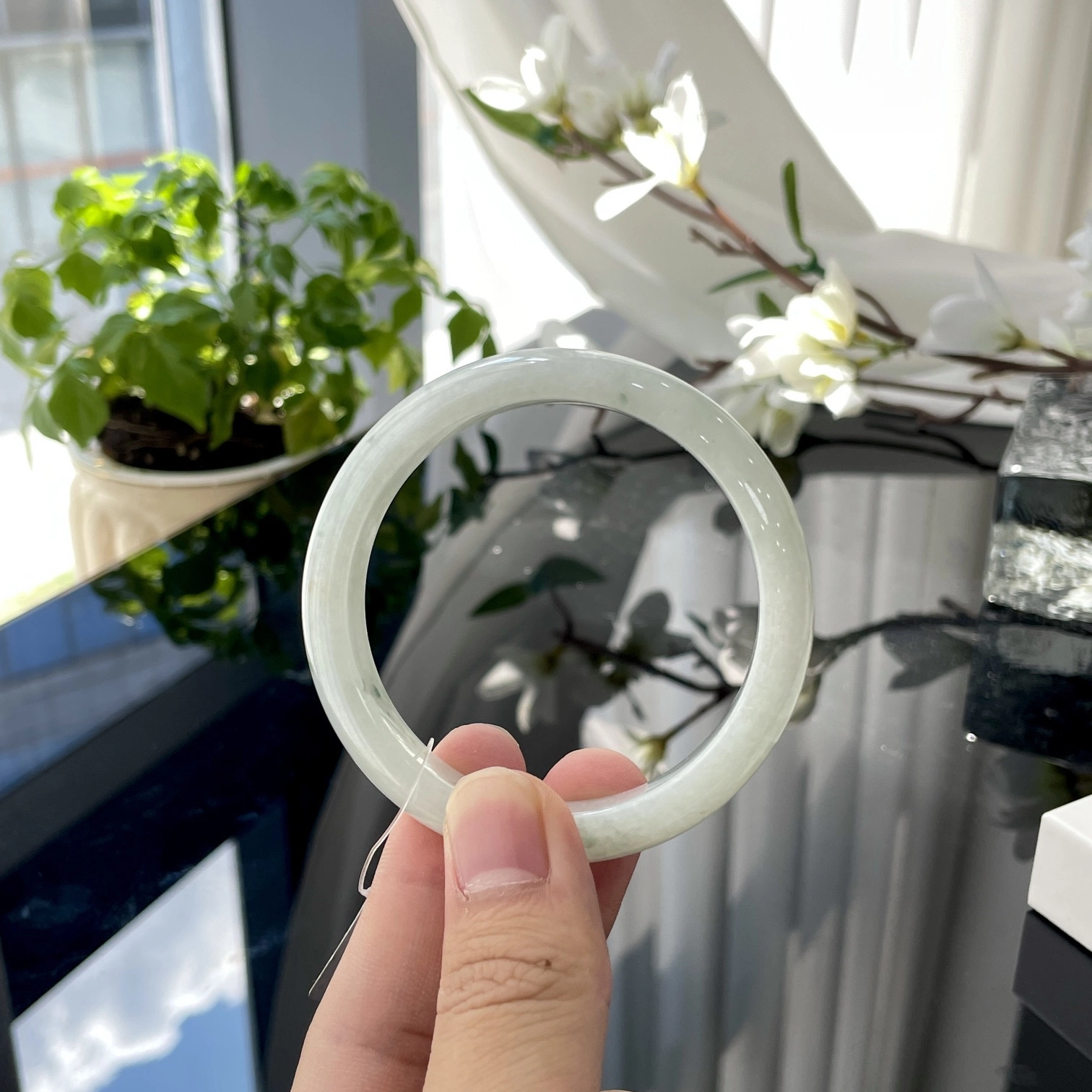翠亨祥 细糯化飘绿花 大气优雅 糯种 翡翠手镯 女款