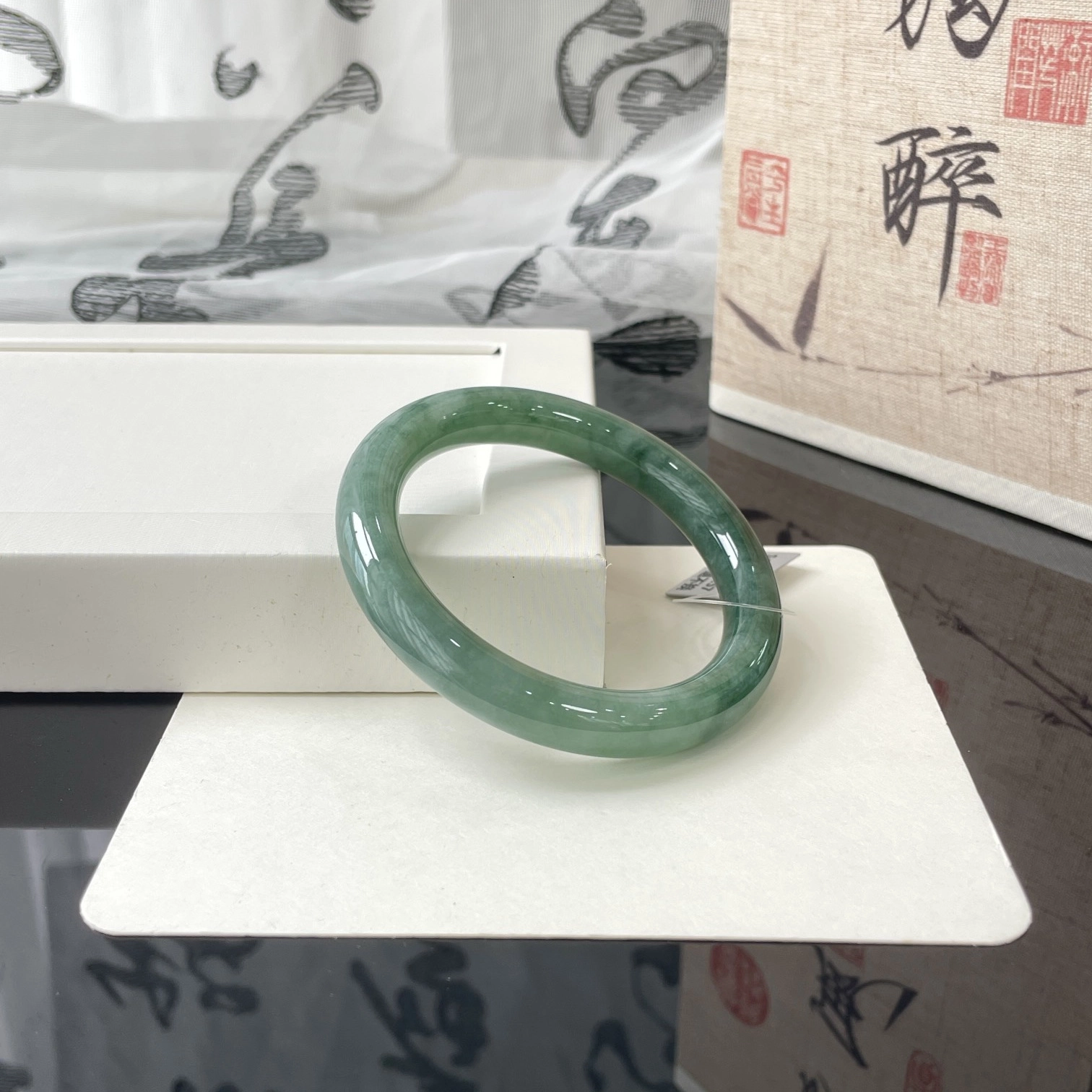 翠亨祥 优雅大气细糯墨绿飘绿花 糯种 翡翠手镯 女款