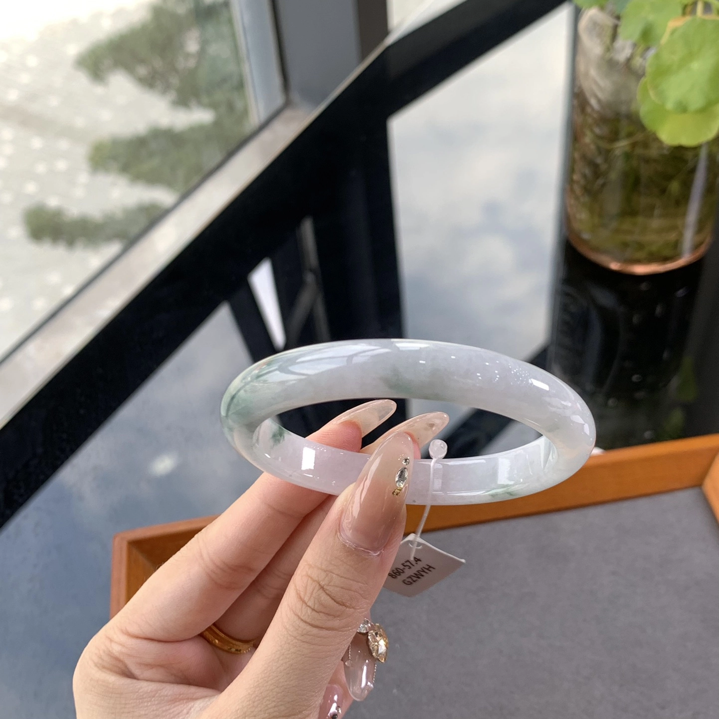 翠亨祥 新中式 国潮国风 优雅气质款贵妃 细糯飘花底 糯种 翡翠手镯 女款