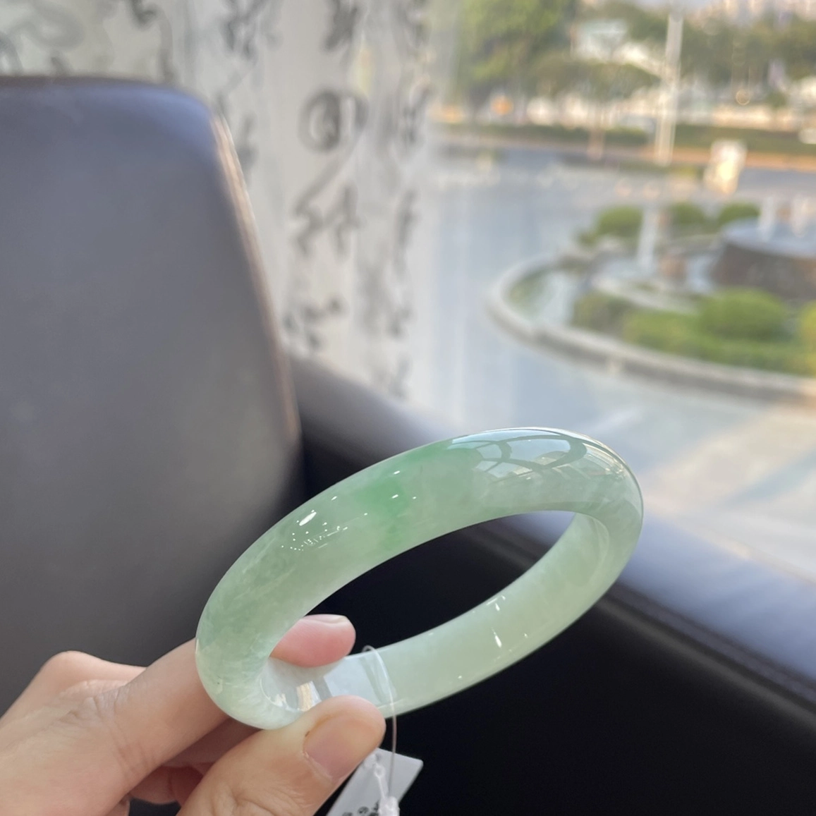 翠亨祥 优雅大气果绿飘阳花 糯种 翡翠手镯 女款