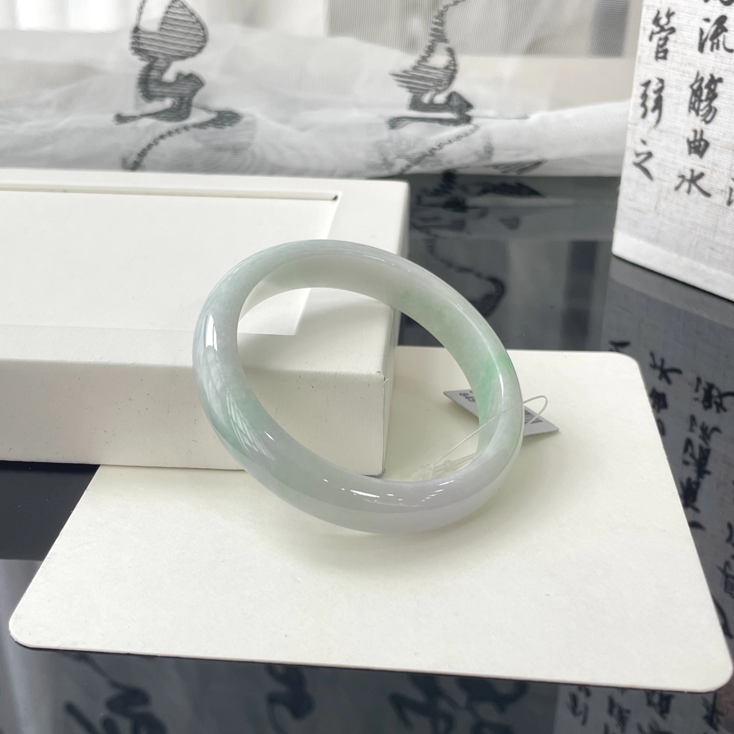 翠亨祥 细糯晴底飘抹阳绿 气质优雅 糯种 翡翠手镯 女款