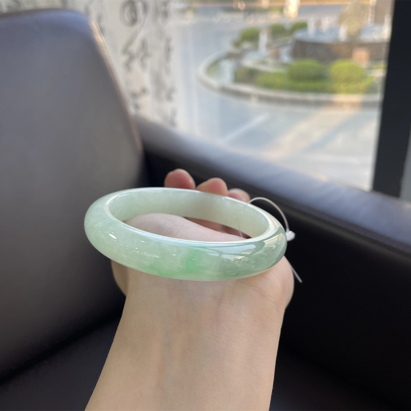 翠亨祥 优雅大气果绿飘阳花 糯种 翡翠手镯 女款