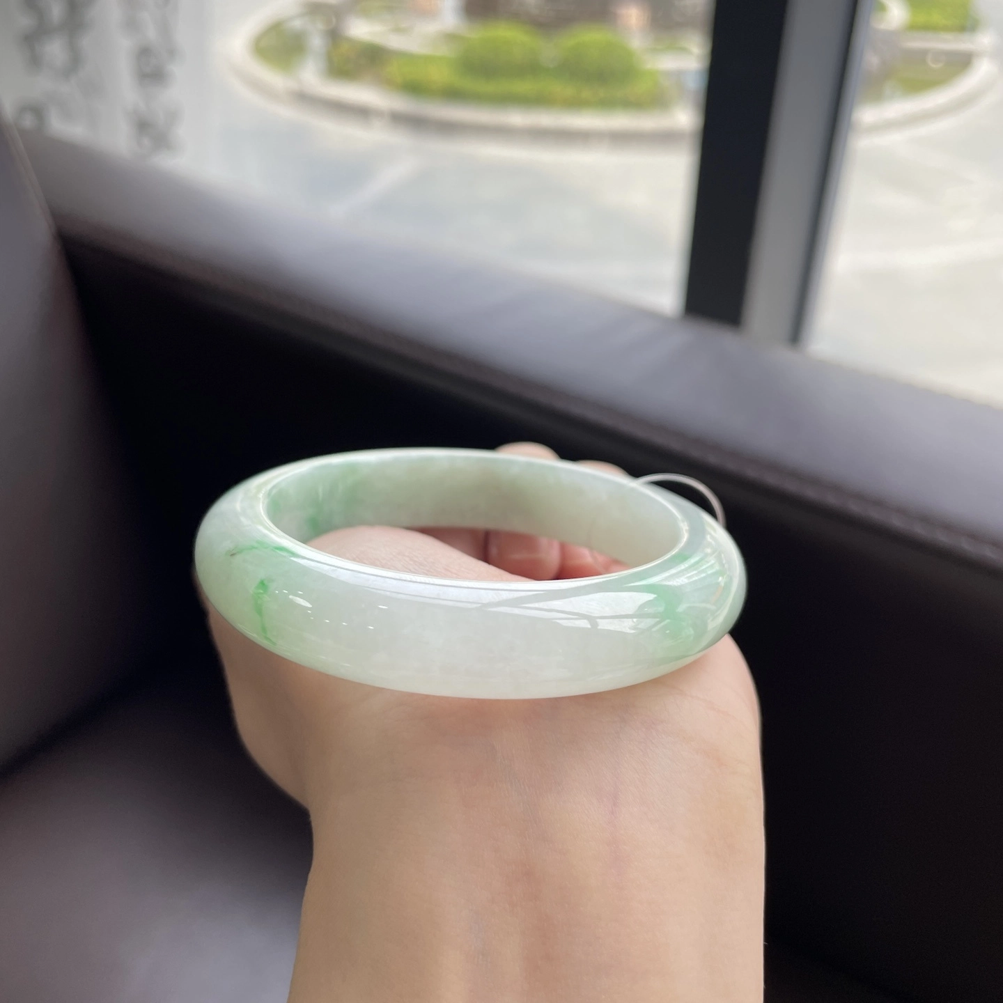 翠亨祥 细糯飘阳绿 温润大气 糯种 翡翠手镯 女款