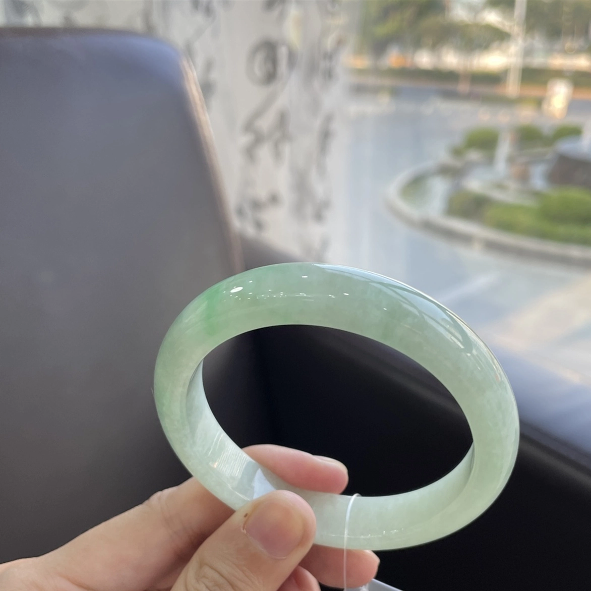 翠亨祥 优雅大气果绿飘阳花 糯种 翡翠手镯 女款