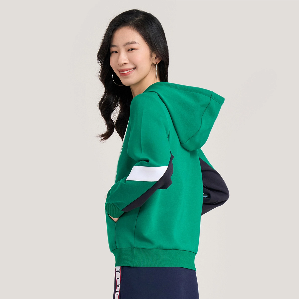 Elle Active