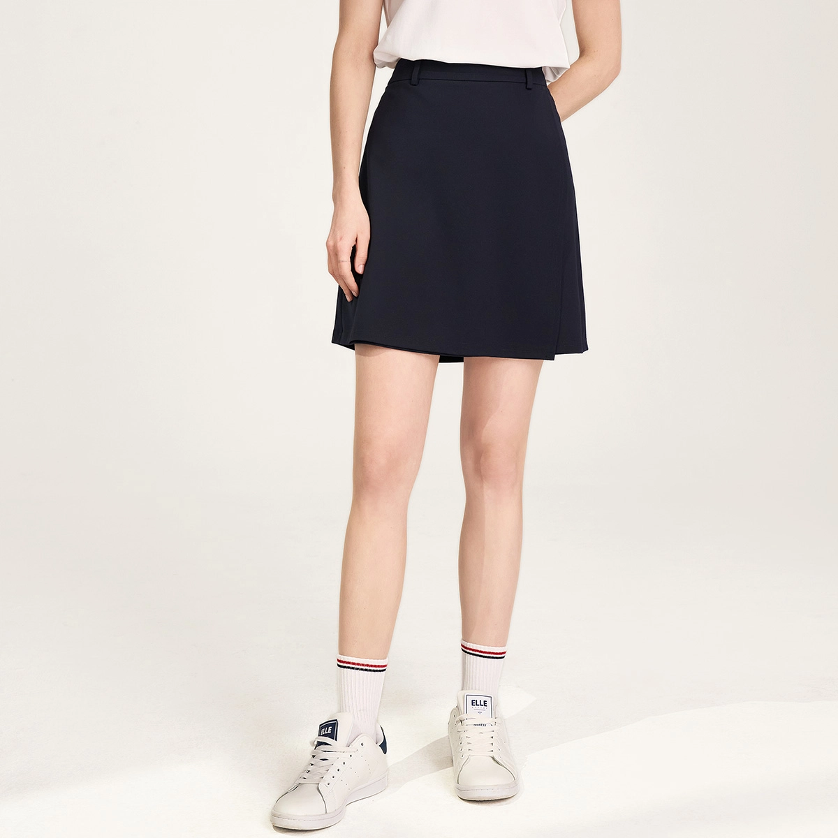 Elle Active A