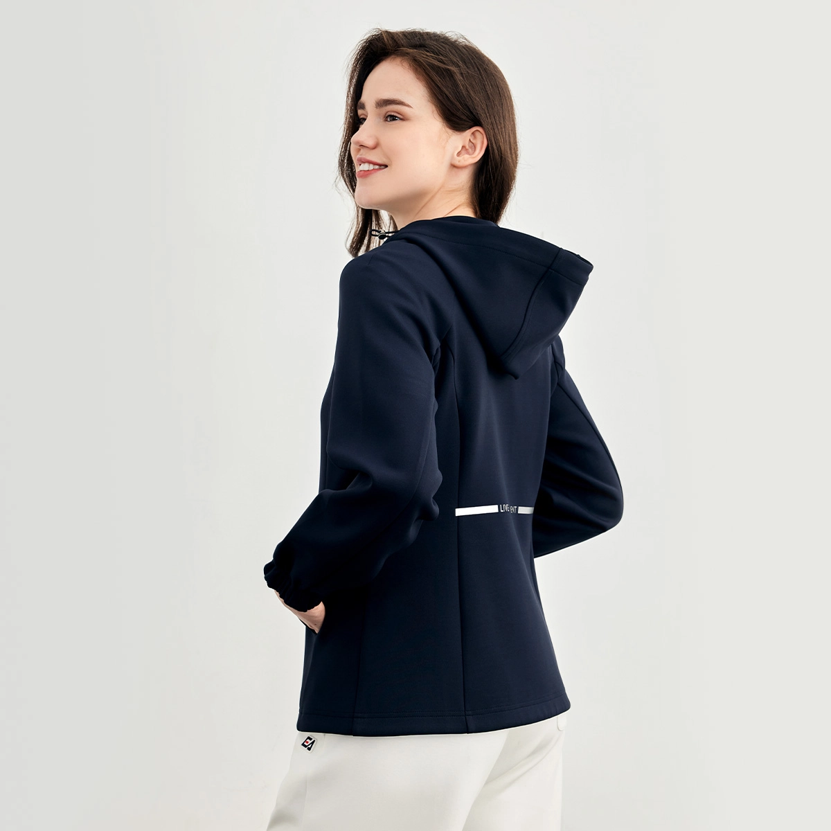 Elle Active