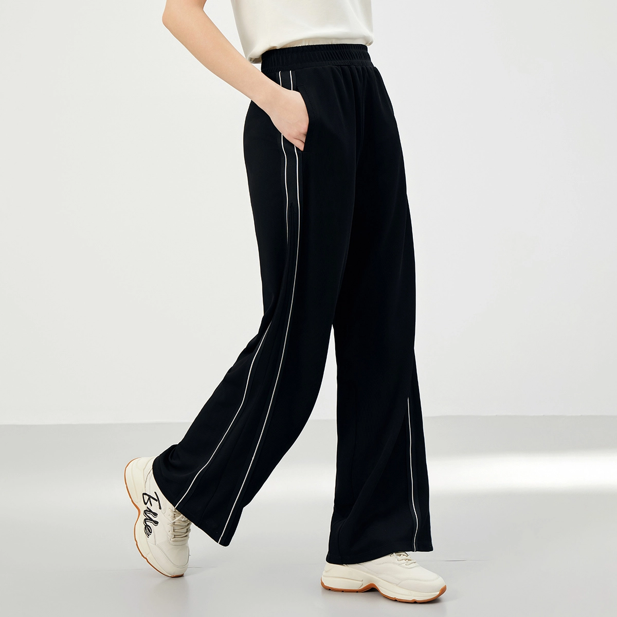 Elle Active