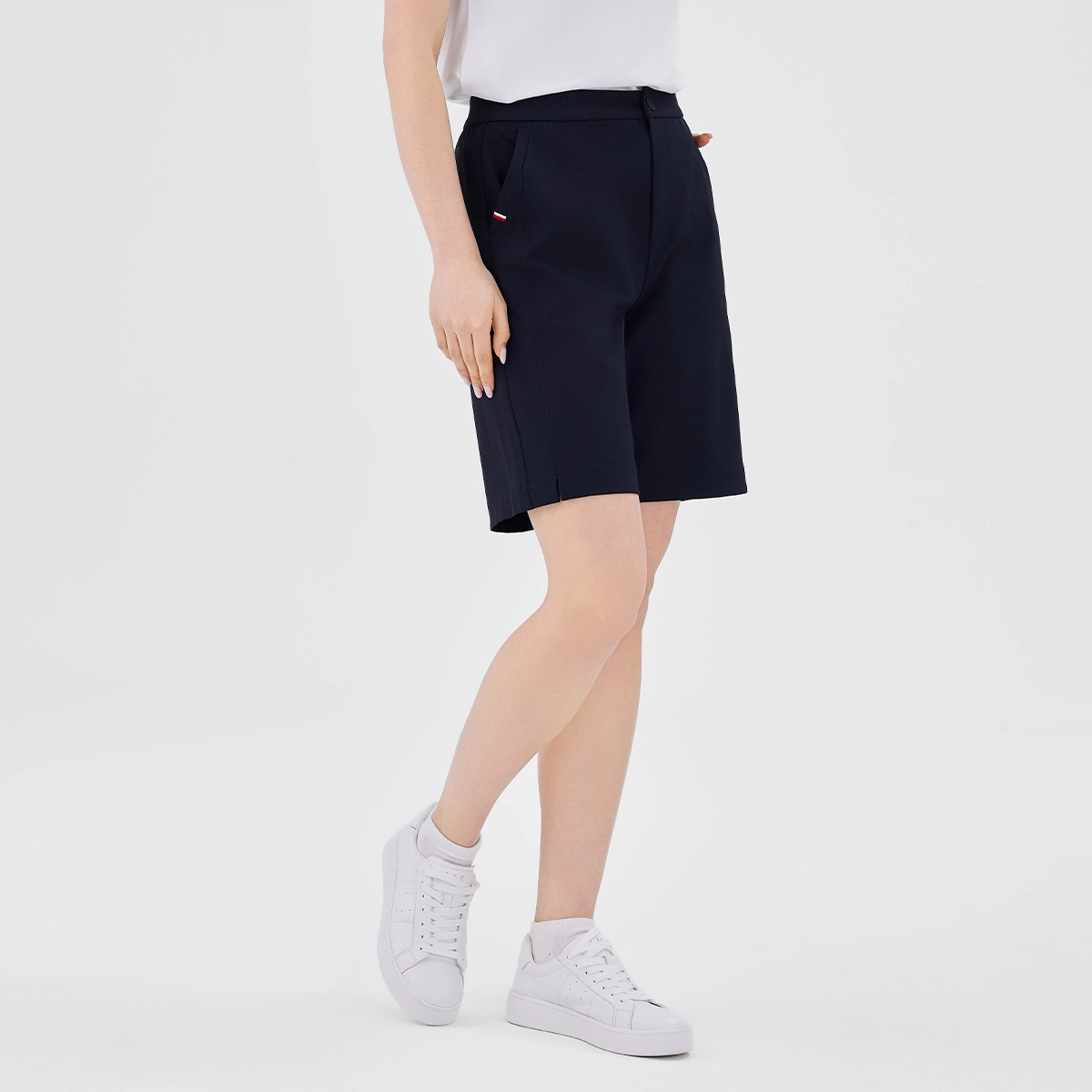 Elle Active A