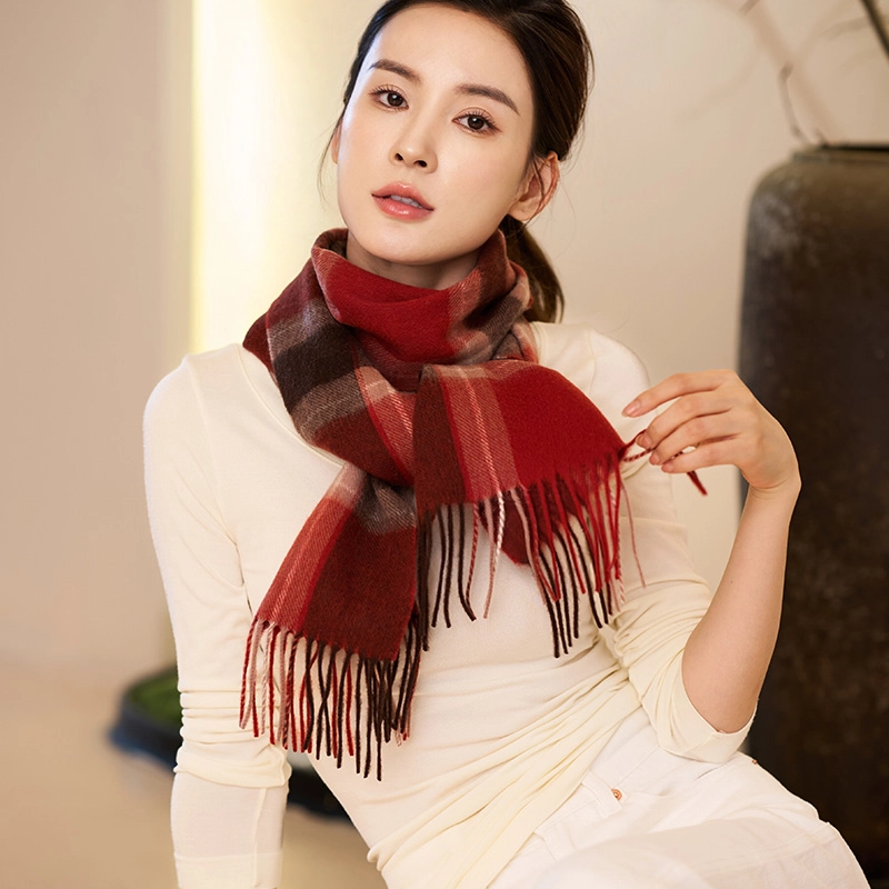 桉彩饰 百搭柔软流苏舒适保暖高雅格纹红色舒适静谧之花 绒线围巾 男女同款情侣款