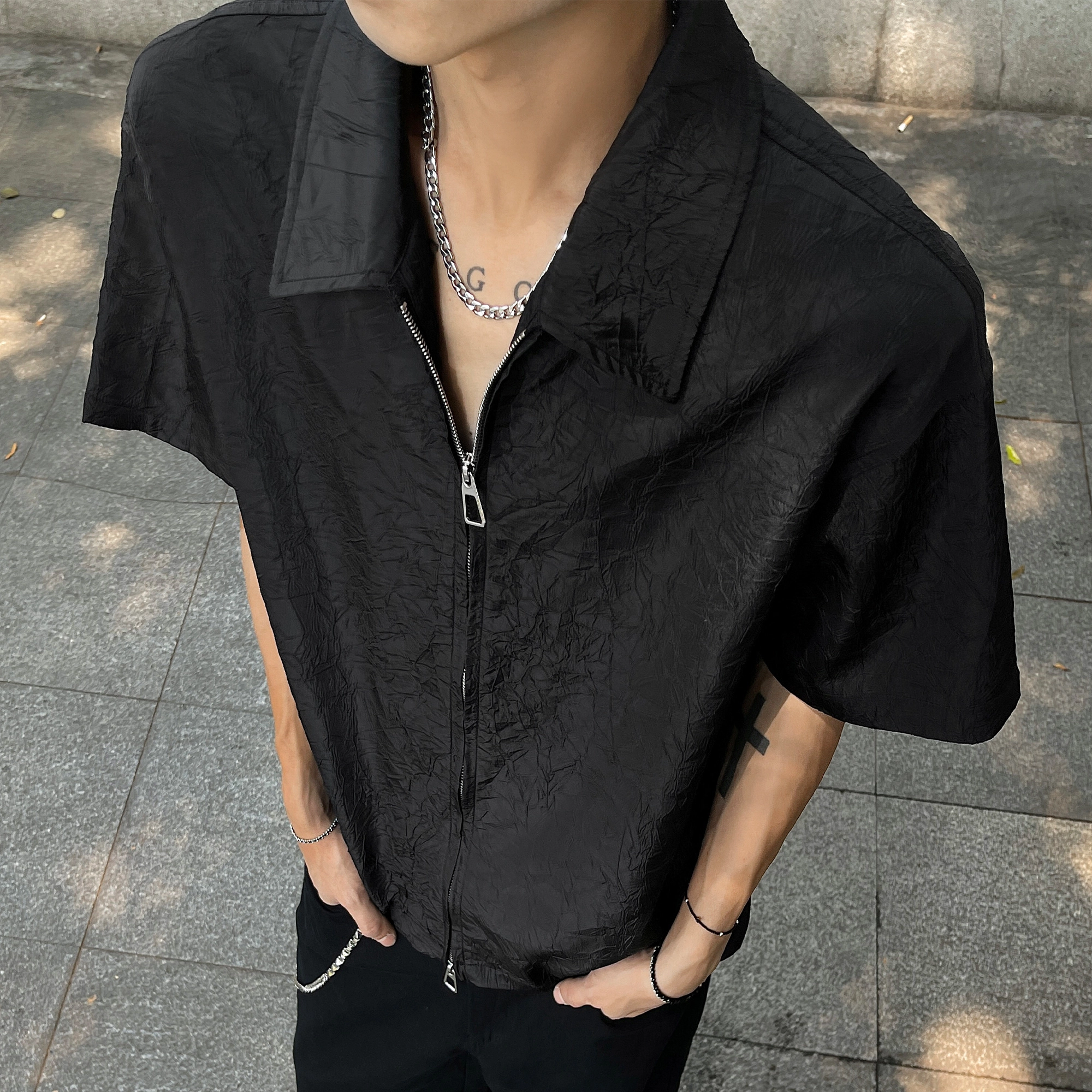 美式复古高街潮流小众纯色双拉链黑暗风褶皱设计宽松休闲百搭痞帅日常通勤透气舒适翻领短袖衬衫 男女同款 黑色