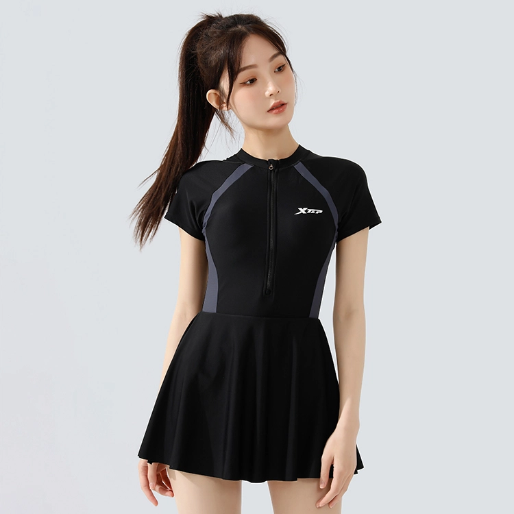 特步 运动训练拼色半拉链短袖泳装裙 女款 黑色