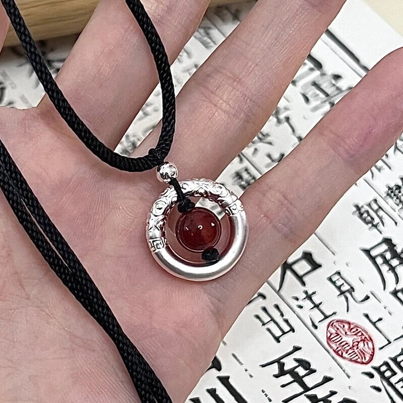 瑞诺 银箍圈平安扣本命年十二生肖相思豆红玛瑙手工编绳小众设计 足银 吊坠 女款